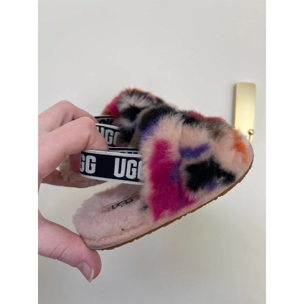 Ugg slides, size 6 (little kid)